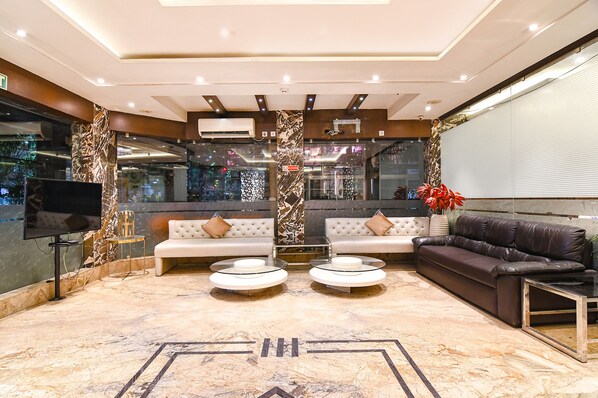 Lobby sitting area - FabHotel Prime Goodwill (Kolkata)