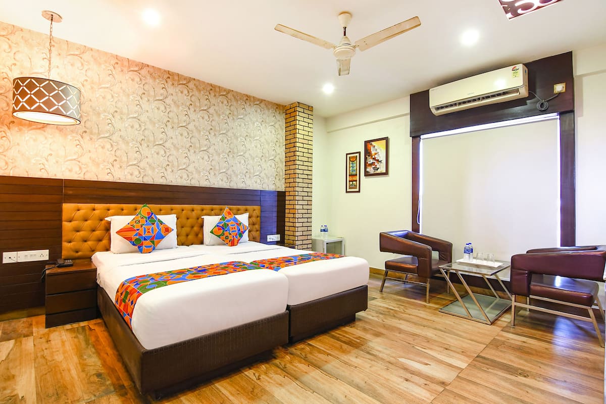 Egyptian cotton sheets, premium bedding, in-room safe, free WiFi