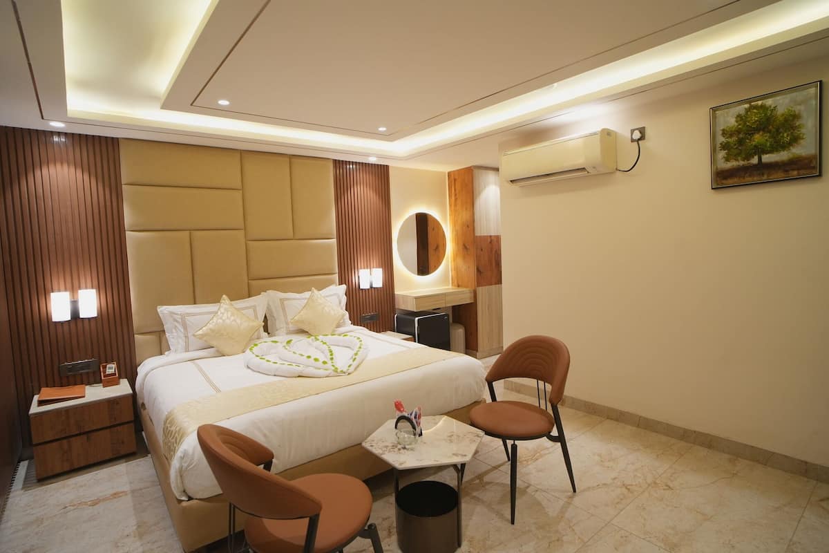 Premium kamer | Lakens van Egyptisch katoen, luxe beddengoed, een kluis op de kamer