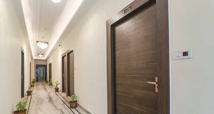 Fabhotel Raj Palace