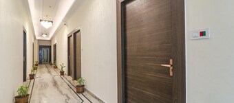 Fabhotel Raj Palace