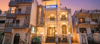 Fabhotel Raj Palace