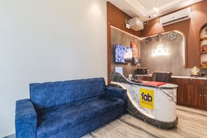 ฝ่ายต้อนรับ