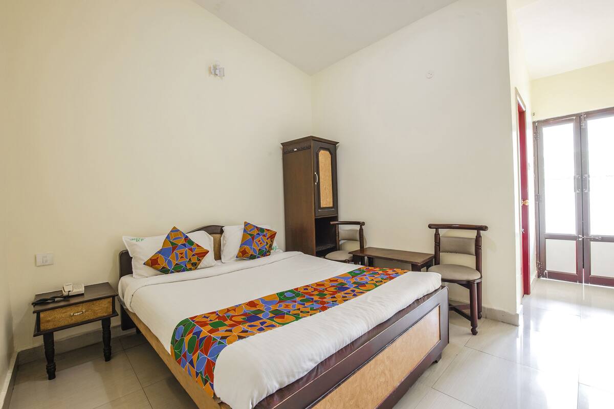 Egyptian cotton sheets, premium bedding, in-room safe, free WiFi
