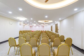Banquet hall - Fabhotel Sathya Comforts (Bengaluru)