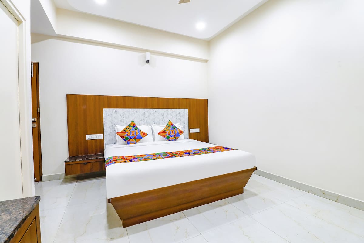 Deluxe Room | Egyptian cotton sheets, premium bedding, in-room safe, free WiFi