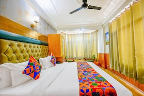 Egyptian cotton sheets, premium bedding, in-room safe, free WiFi - Fabhotel Saurabh Inn (Manali)