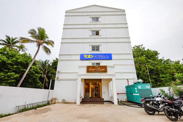 Exterior - Fabhotel Sun Lux Grand Residency (Vanur)