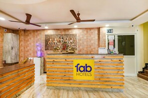 Reception - Fabhotel Sun Lux Grand Residency (Vanur)