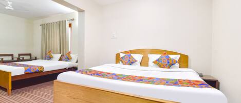 Egyptian cotton sheets, premium bedding, in-room safe, free WiFi