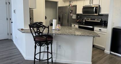Cozy 1-bedroom shared space condo with WiFi, pool, and AC in enchanting Aurora