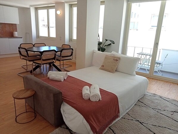 2 habitaciones, escritorio, internet y ropa de cama 