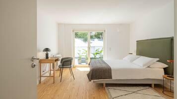 2 soverom, skrivebord, internettilgang og sengetøy