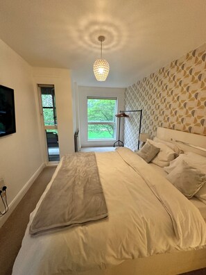 1 slaapkamer, een strijkplank/strijkijzer, gratis wifi, beddengoed