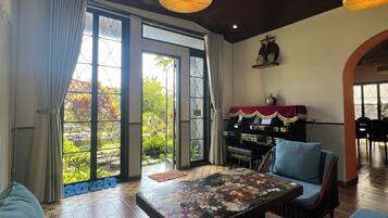 Design-Haus, 2 Schlafzimmer, zum Innenhof hin | Wohnbereich