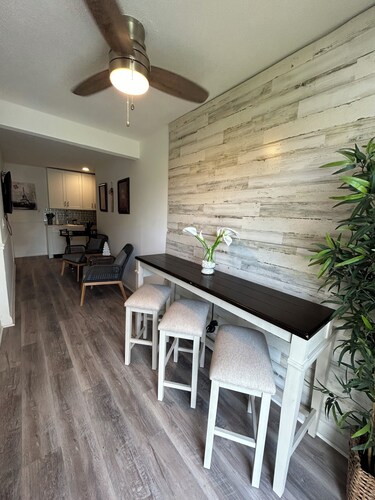 Charming 3-bedroom apartment in beautiful Hollywood with Hot Tub