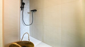 A shower area with tiled walls and a hanging showerhead. - Torino Centro, Il Principino (Torino)