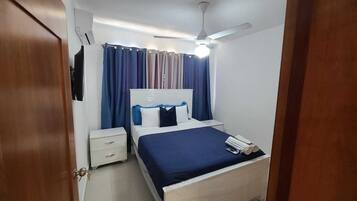 Apartemen, balkon, pemandangan kota | 3 kamar tidur, meja kerja, dan ruang kerja ramah laptop