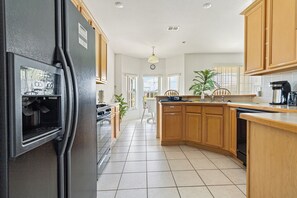 Fridge, microwave, oven, stovetop - Spectacular Oasis + Pool + Games + Pet friendly (Kissimmee)