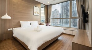 Basic Apartment, 3 Bedrooms, Balcony, City View | Desk, laptop workspace, blackout drapes, soundproofing - Landmark 81 Luxury - SaigonHomes (Ho Chi Minh City)