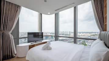 Basic Apartment, 2 Bedrooms, 2 Bathrooms, City View | 3 bedrooms, desk, laptop workspace, blackout drapes