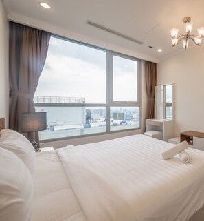 ベーシック アパートメント 2 ベッドルーム 2 バスルーム シティビュー | 3 室のベッドルーム、デスク、ノートパソコン用作業スペース、遮光カーテン