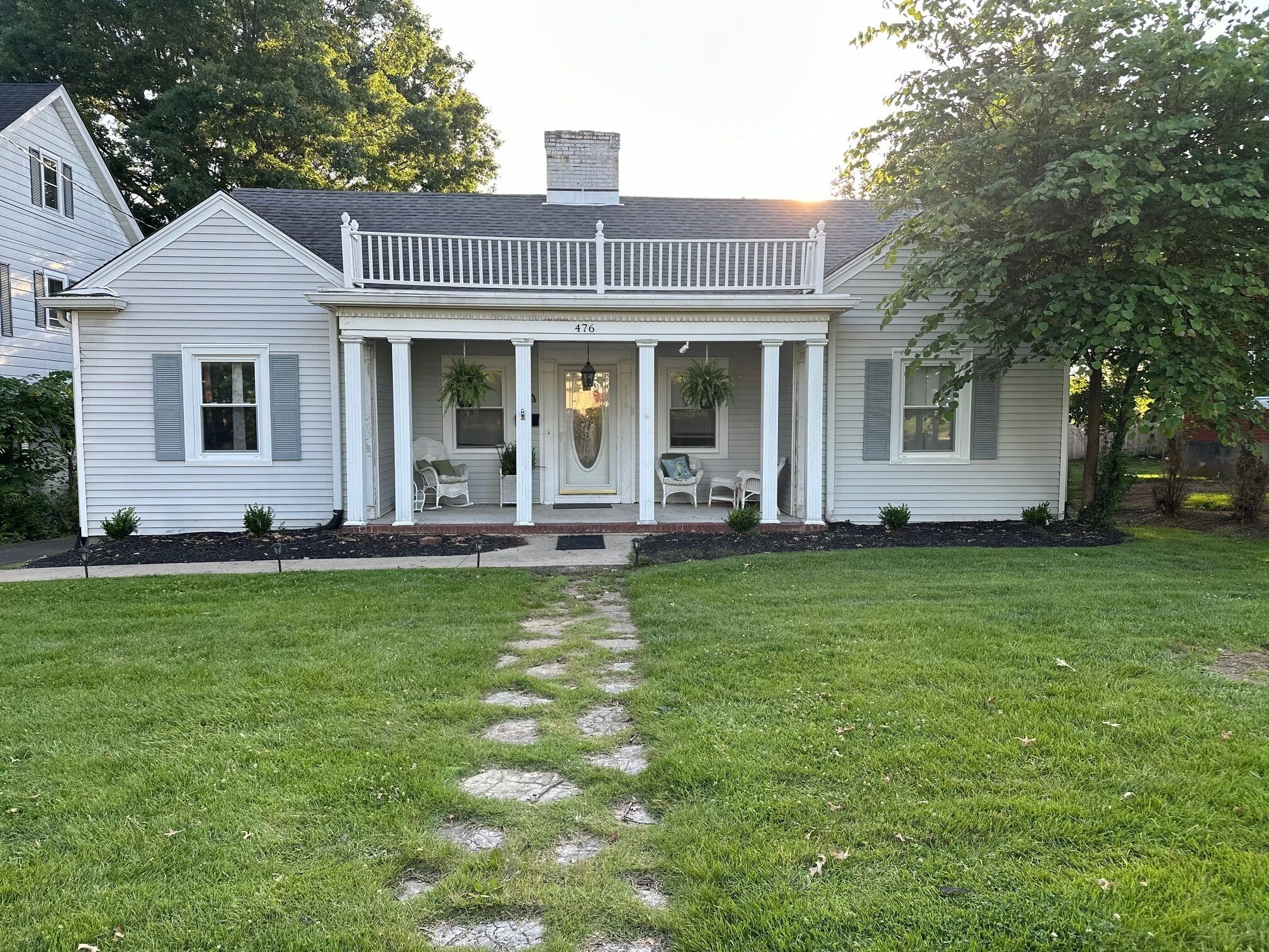 Beautifully decorated horse theme, 3 king beds, hot tub, Bourbon Trail