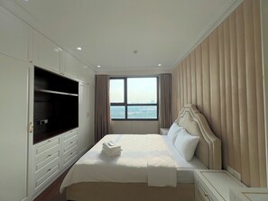Family Apartment | Hypo-allergenic bedding, individually furnished, desk, free WiFi - HMH - Vinhomes D'capitale  (Hanoi)