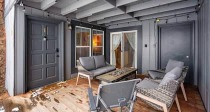 Cozy mid-century getaway near Downtown