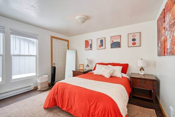 2 bedrooms, iron/ironing board, WiFi, bed sheets