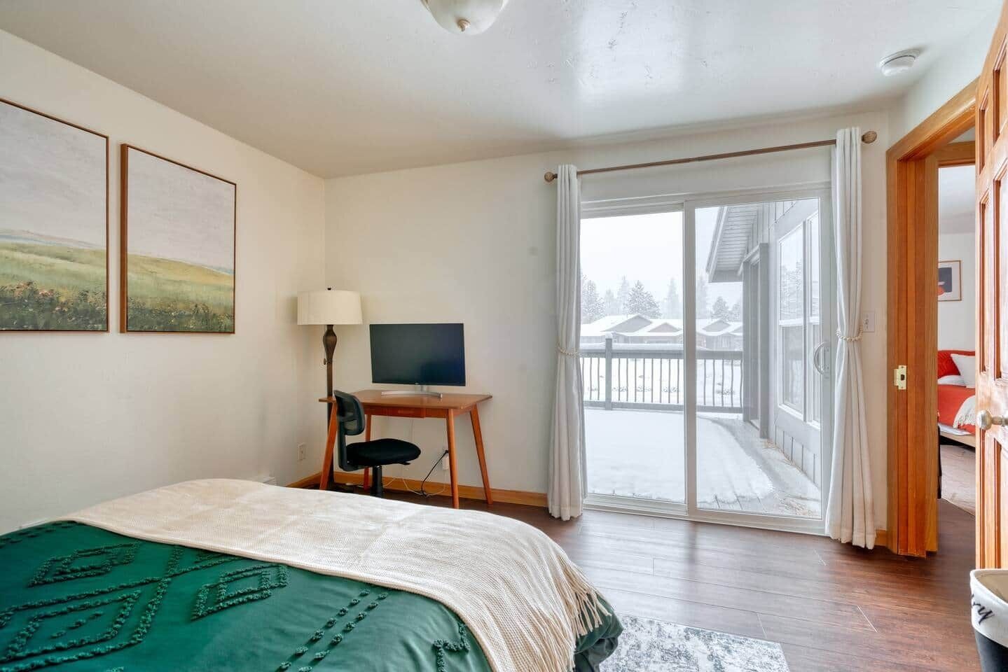 2 habitaciones, tabla de planchar con plancha, wifi y ropa de cama 