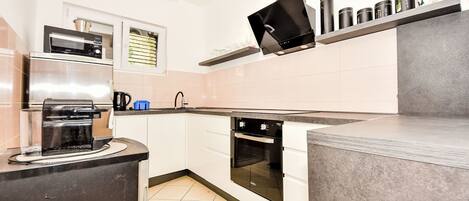 Fridge, oven, cookware/dishes/utensils