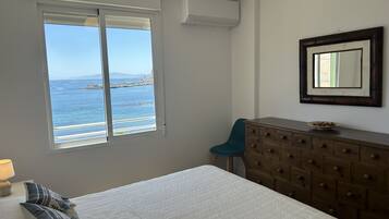 2 slaapkamers, een bureau, een strijkplank/strijkijzer, gratis wifi