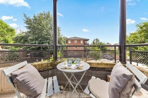 Property grounds - Cosy London Apartment near Canary Wharf (London)