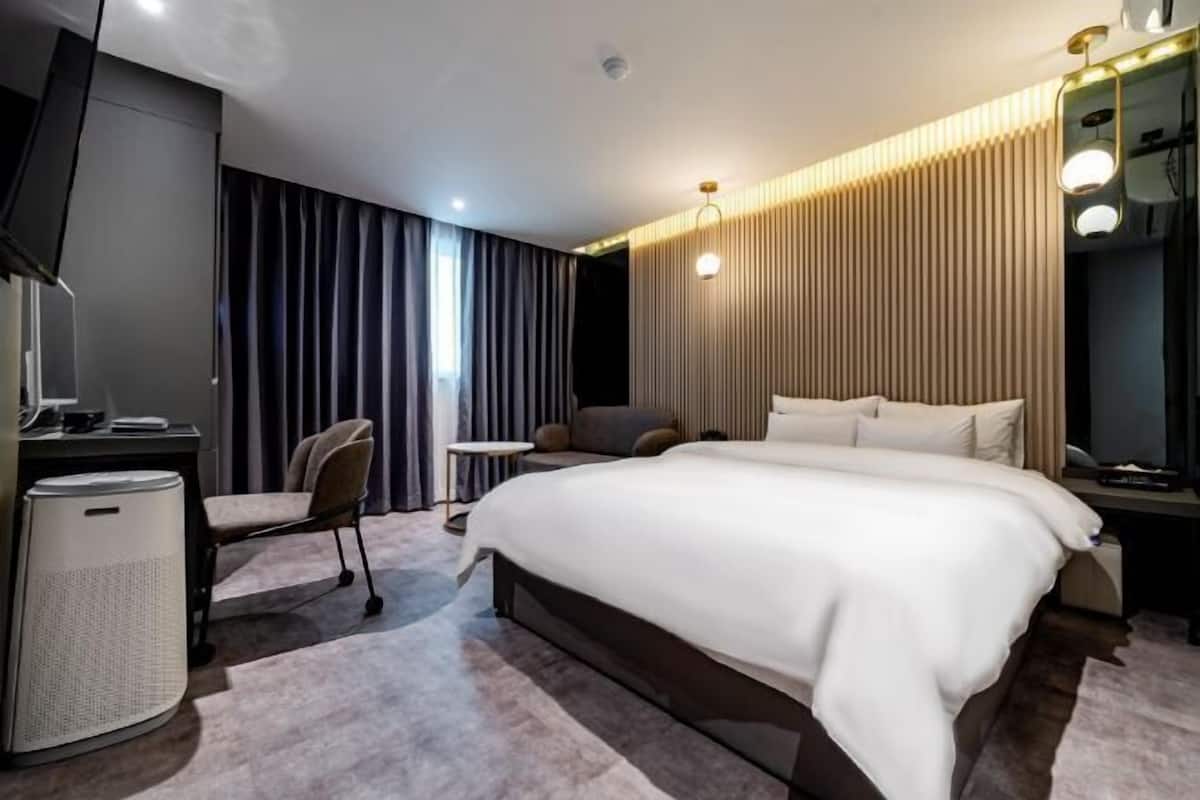 1 Schlafzimmer, individuell dekoriert, individuell eingerichtet
