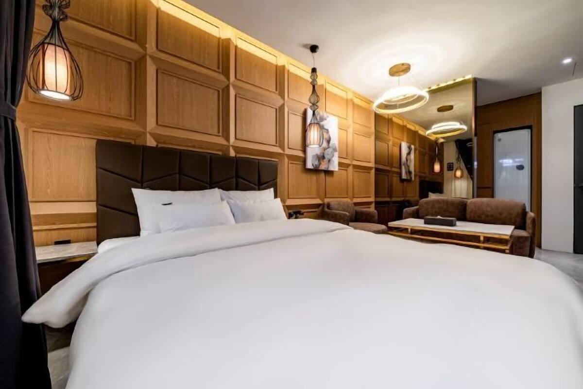1 Schlafzimmer, individuell dekoriert, individuell eingerichtet