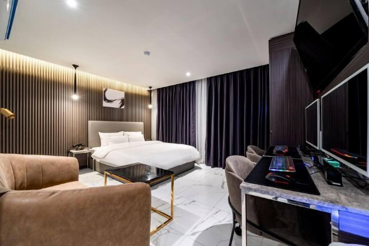 1 Schlafzimmer, individuell dekoriert, individuell eingerichtet