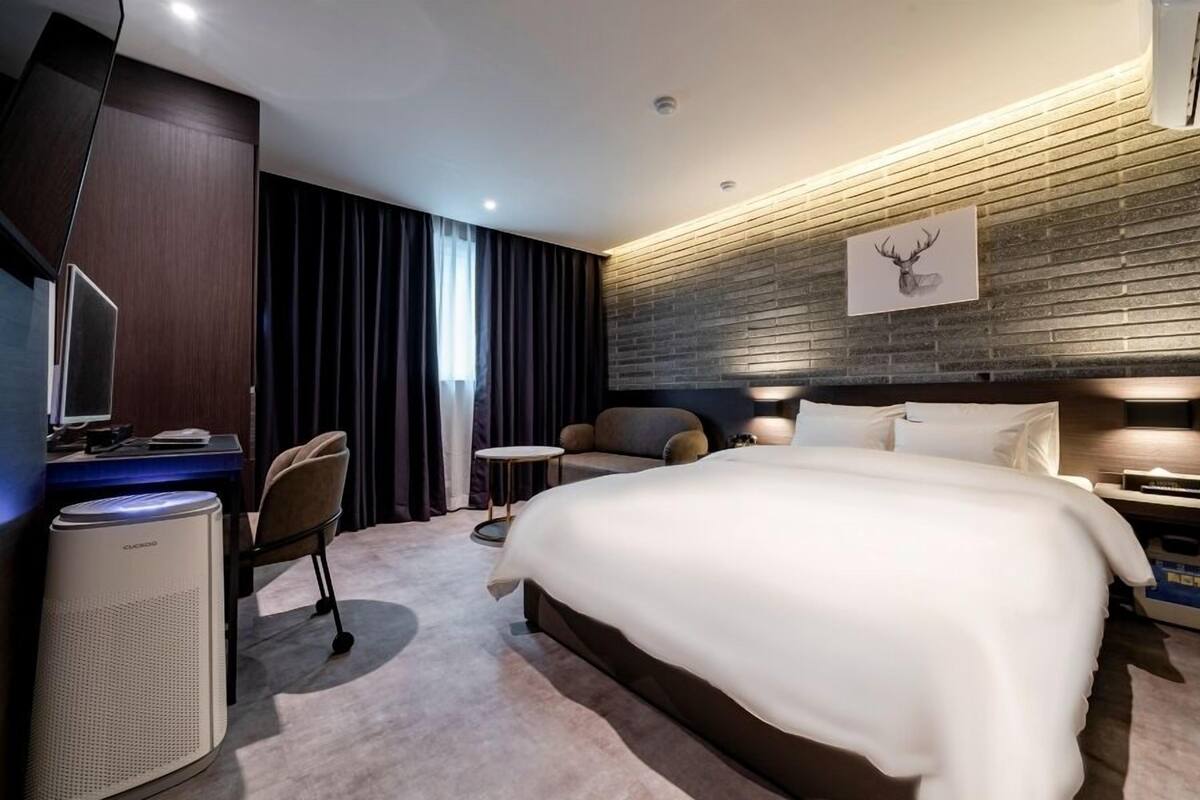 Standard Double Room A | Wi-Fi ฟรี, ห้องพักตกแต่งอย่างมีเอกลักษณ์, ตกแต่งพิเศษโดยเฉพาะ