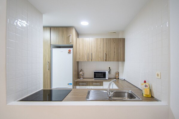 Microwave, oven, coffee/tea maker, toaster