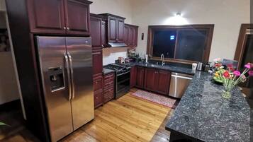 Micro-ondes, four, plaque de cuisson, lave-vaisselle