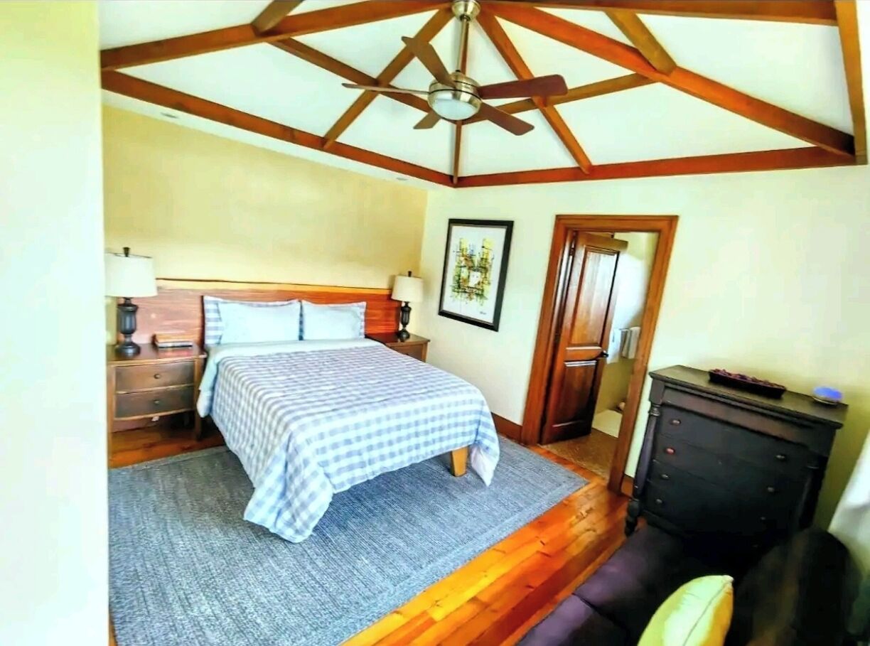 3 chambres, fer et planche à repasser, Wi-Fi, draps fournis