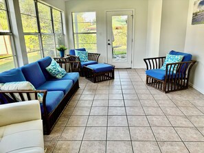 Interior - Charming 4-bedroom house with WiFi and “stock tank” pool in beautiful Georgetown (Georgetown)