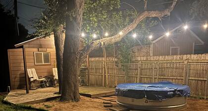 Charming 4-bedroom house with WiFi and “stock tank” pool in beautiful Georgetown