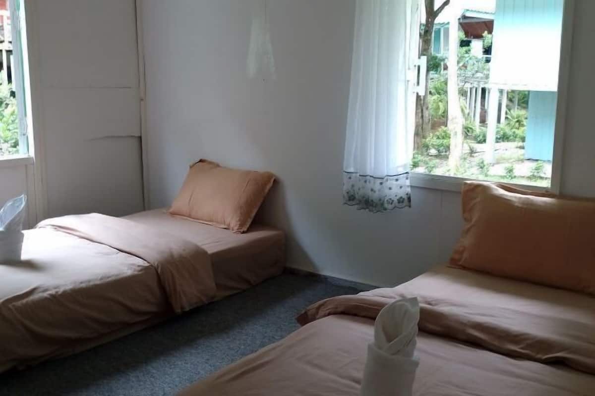 1 bedroom, desk, bed sheets