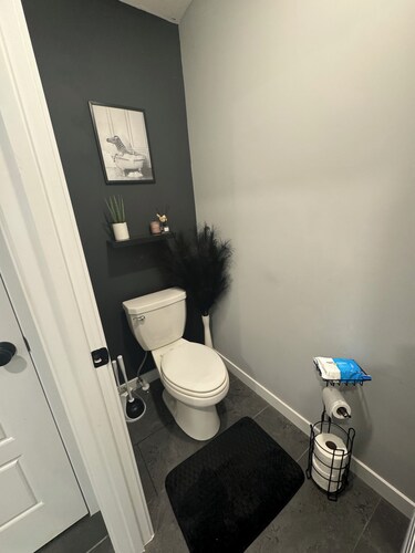 Luxury & Comfort 4-bedroom house with WiFi, GREAT for families & pets!