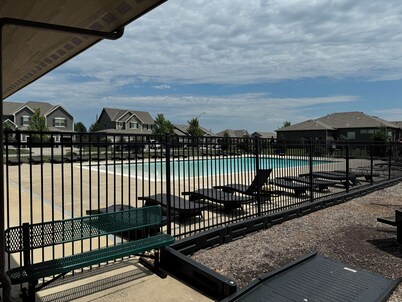 Luxury & Comfort 4-bedroom house with WiFi, GREAT for families & pets!