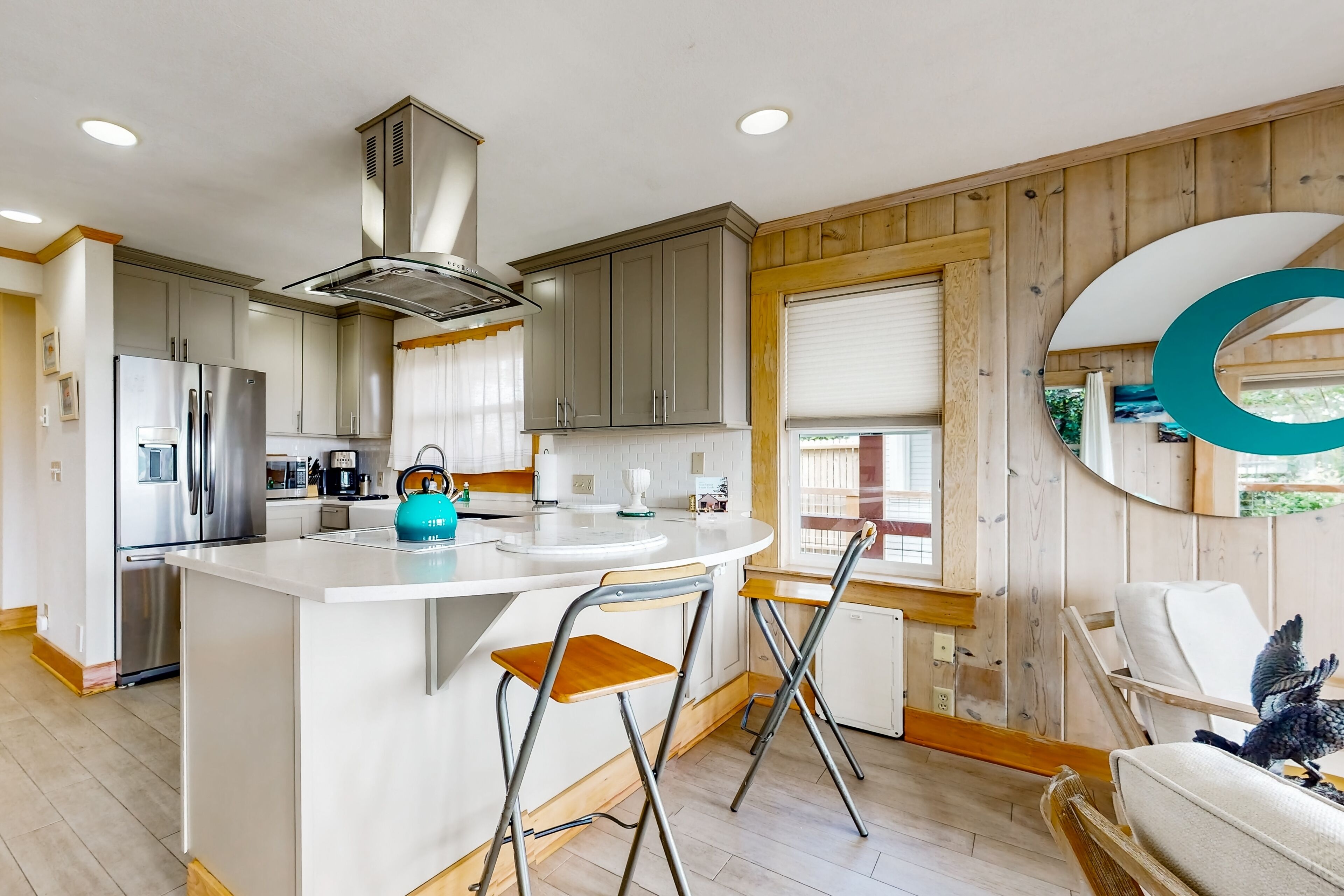 ثلاجة، ميكروويف، فرن، موقد طهي مسطح