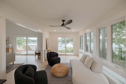 Luxury Waterfront Cottage with Panoramic Waterway Views