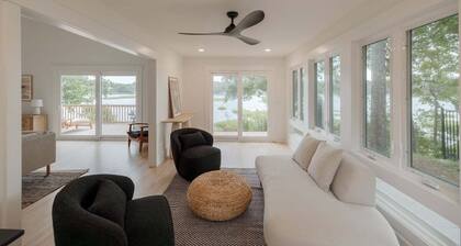 Luxury Waterfront Cottage with Panoramic Waterway Views