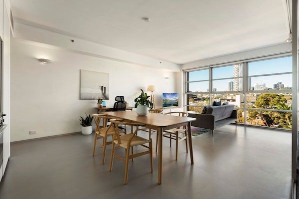 House | 1 bedroom, desk